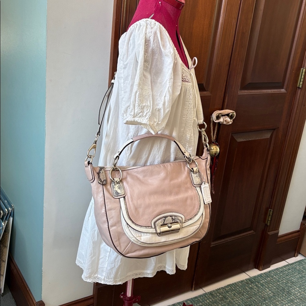Coach Kristin shoulder/cross body bag pearlescent beige pink white snake skin - Picture 6 of 17